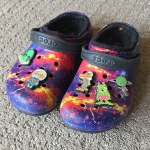 Ron English Area 54 Glow In The Dark Alien Space Fleece Lined Youth Crocs J4